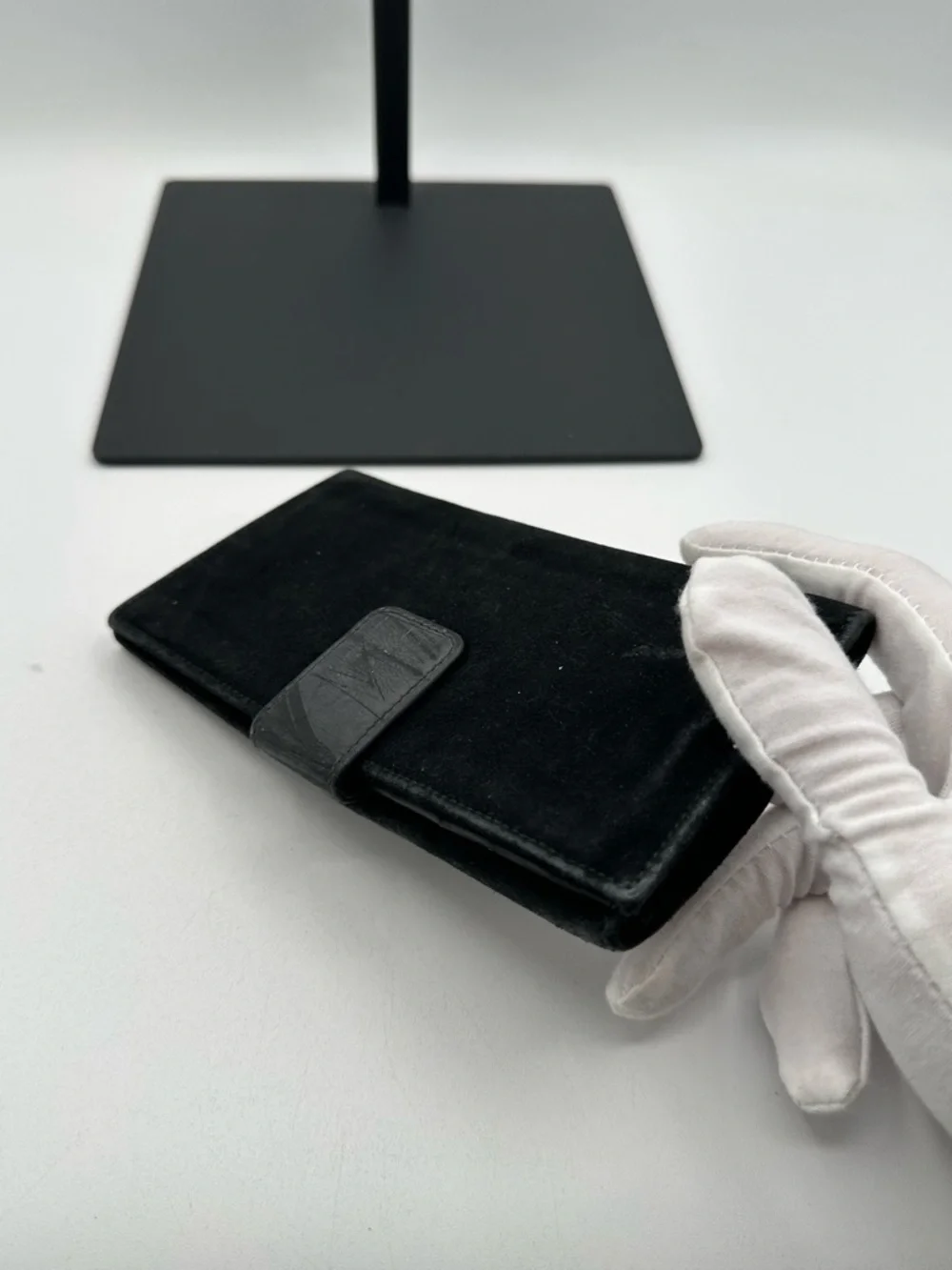 Gucci Gold Horse Bit Velvet Wallet - Picture 4 of 14